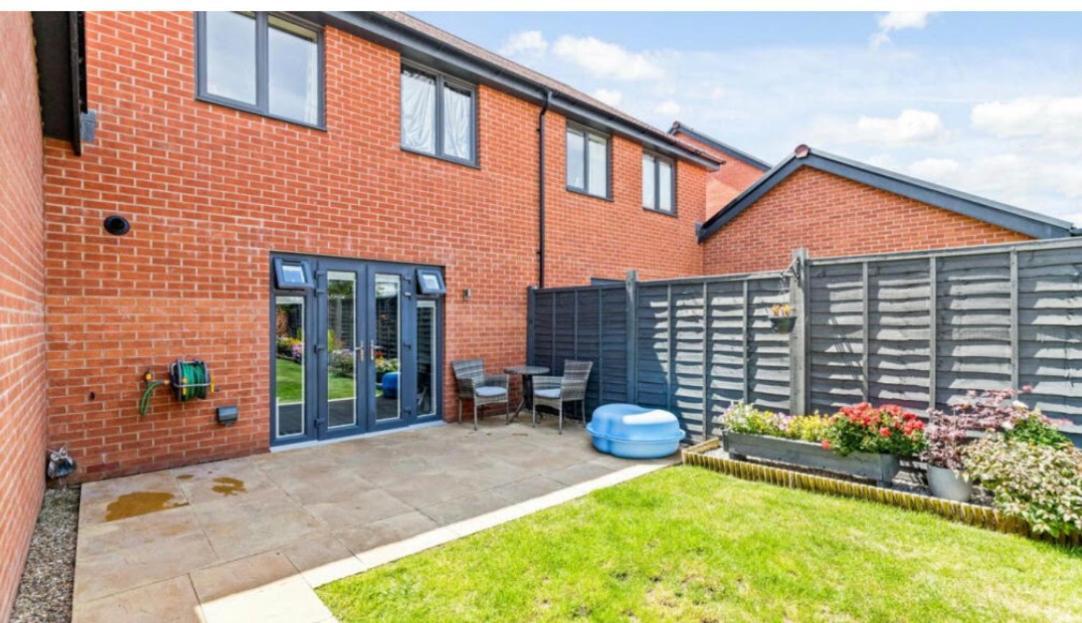 Home Centrally Located In Folkestone, Great Location For Families Or Workers Exterior foto